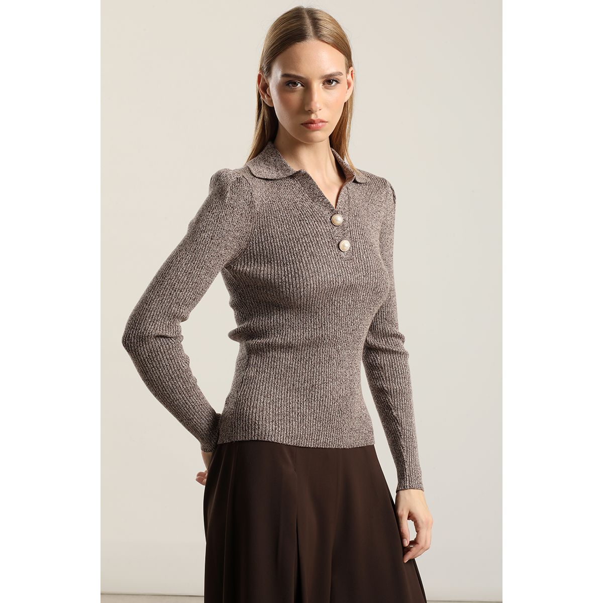 LIOLA - Jersey punto, boton perla, cafe Liola