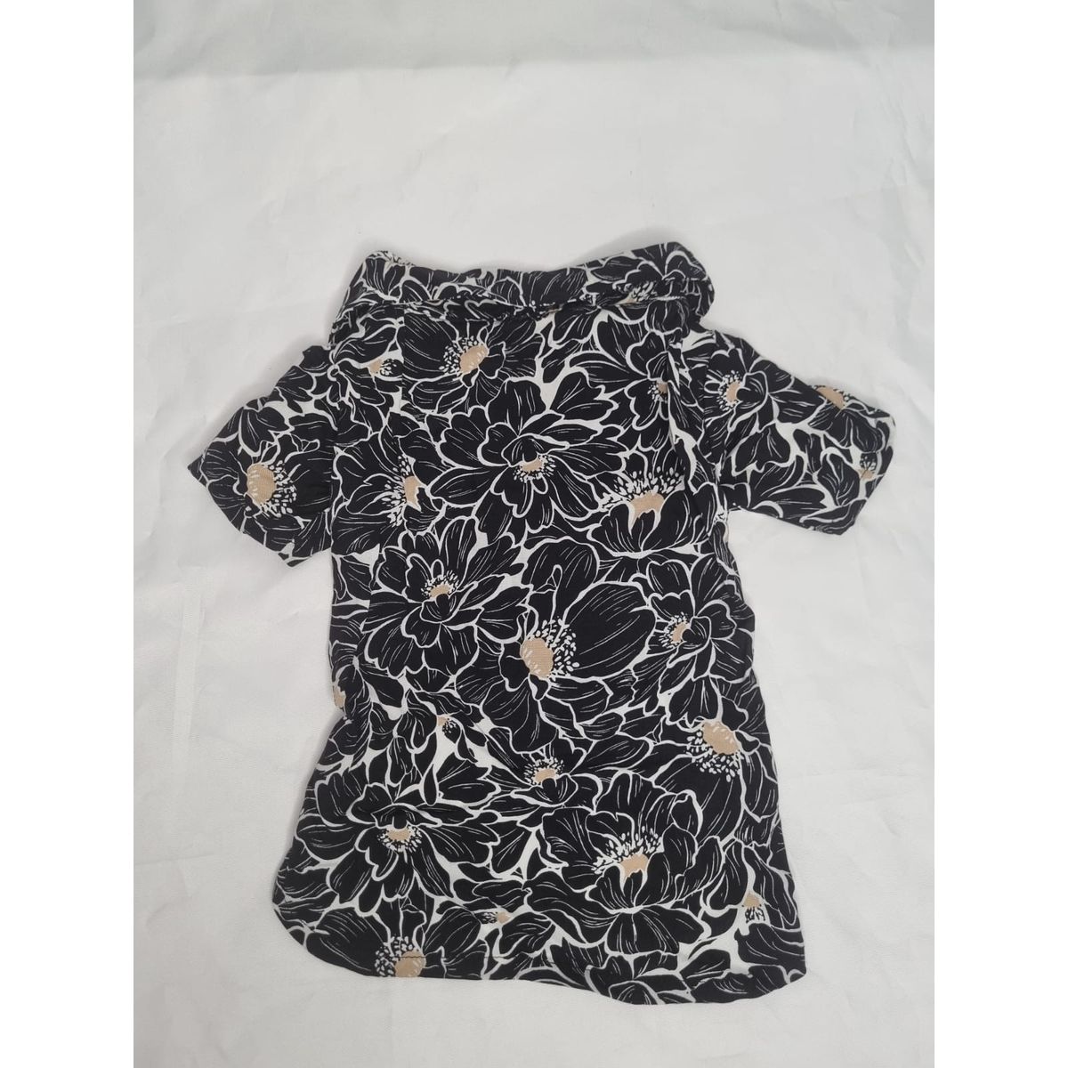EL MUNDO DE EMMA - Guayabera mascota negra flores talla XL