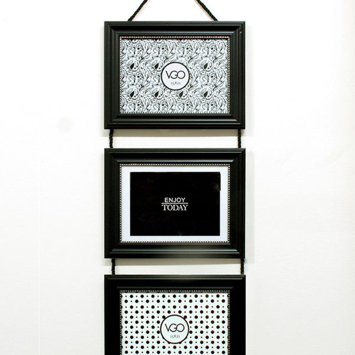 VGO - Marco Triple plástico con puntitos Negro 15x21 cm  3F Negro