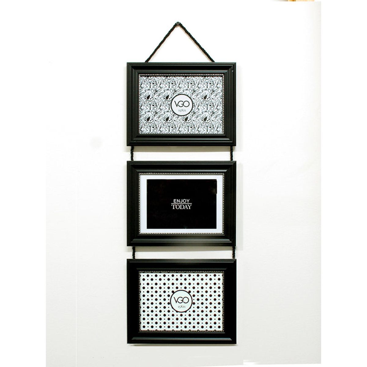 VGO - Marco Triple plástico con puntitos Negro 15x21 cm  3F Negro