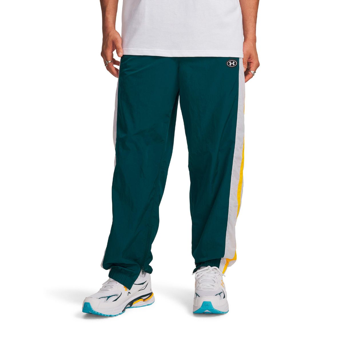 UNDER ARMOUR - Jogger UA Icon Woven Track Verde Hombre UNDER ARMOUR