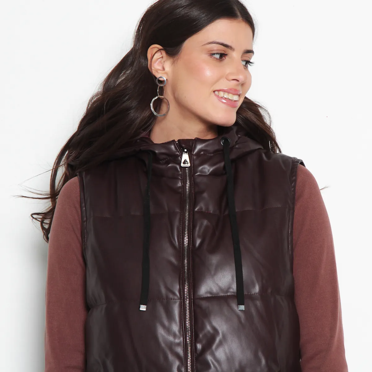 WADOS - PARKA ECOCUERO SIN MANGA CON CIERRE EN DELANTERO Y BOLSILLOS