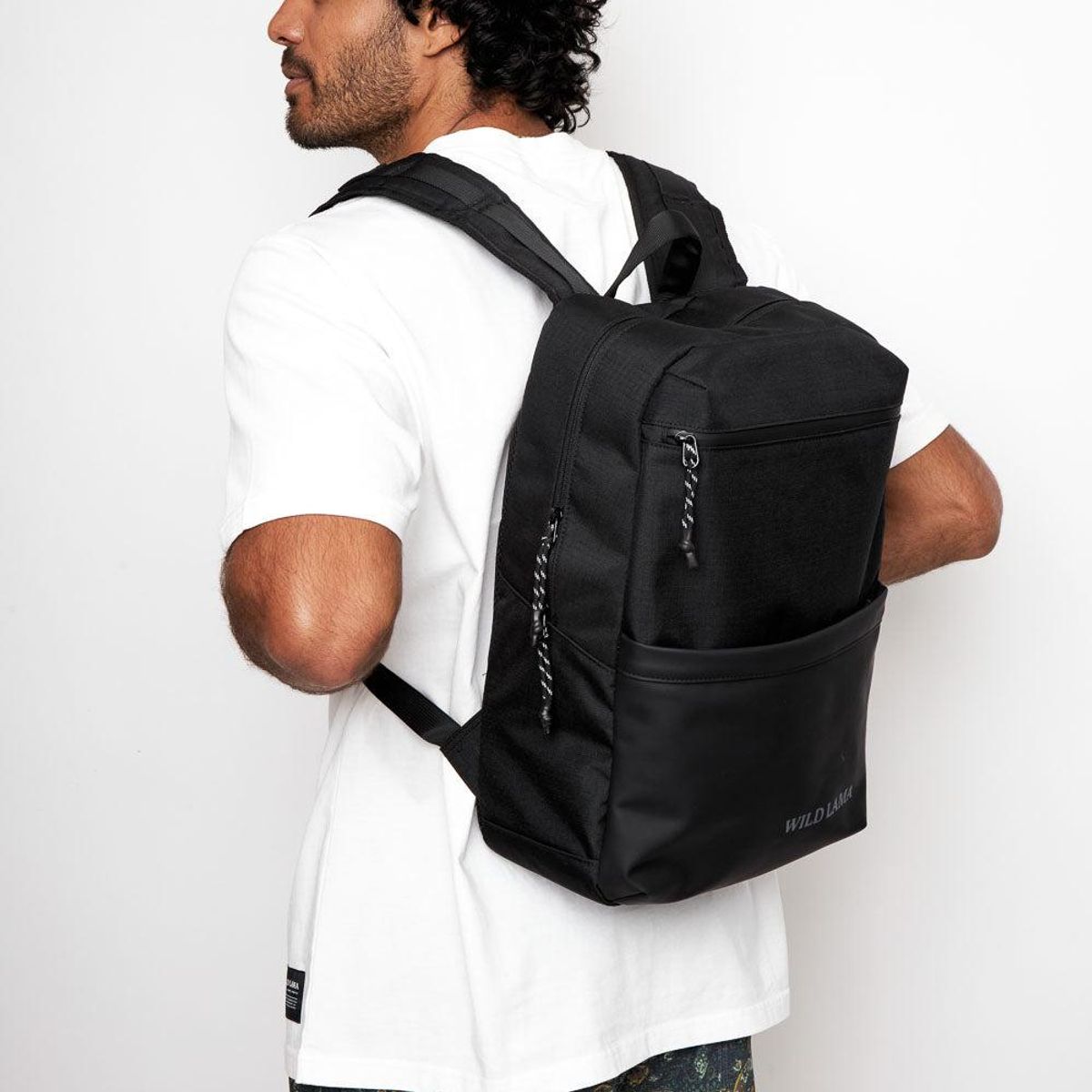 WILD LAMA - Mochila Reciclada Negra Wild Lama