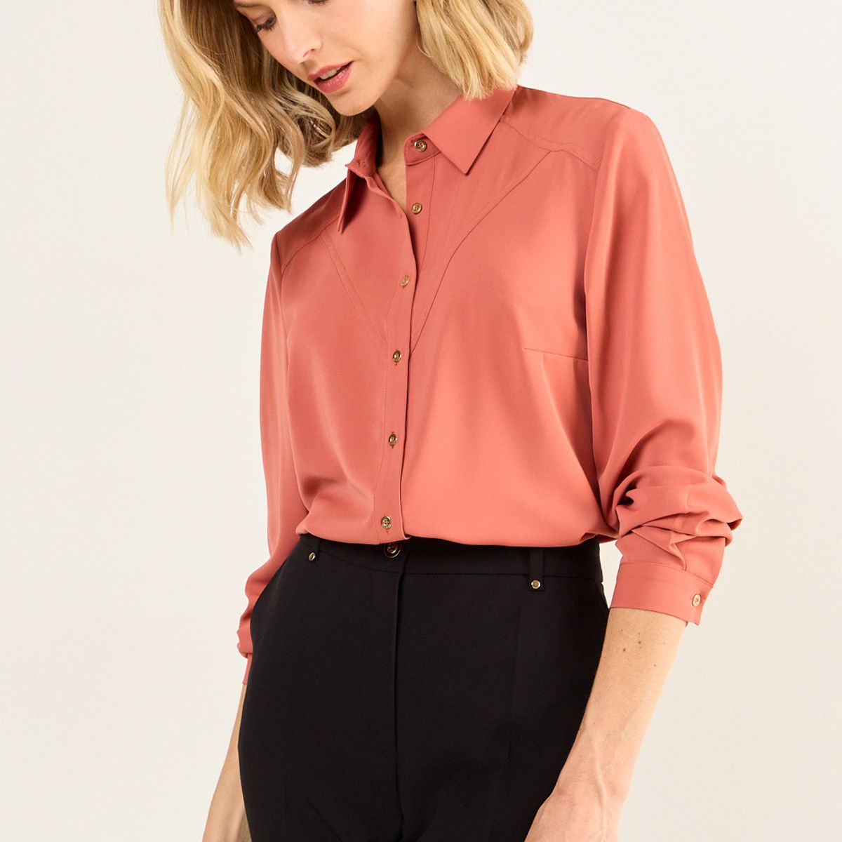 MA GRIFFE - Blusa Camisera Cortes Mujer Terracota Magriffe