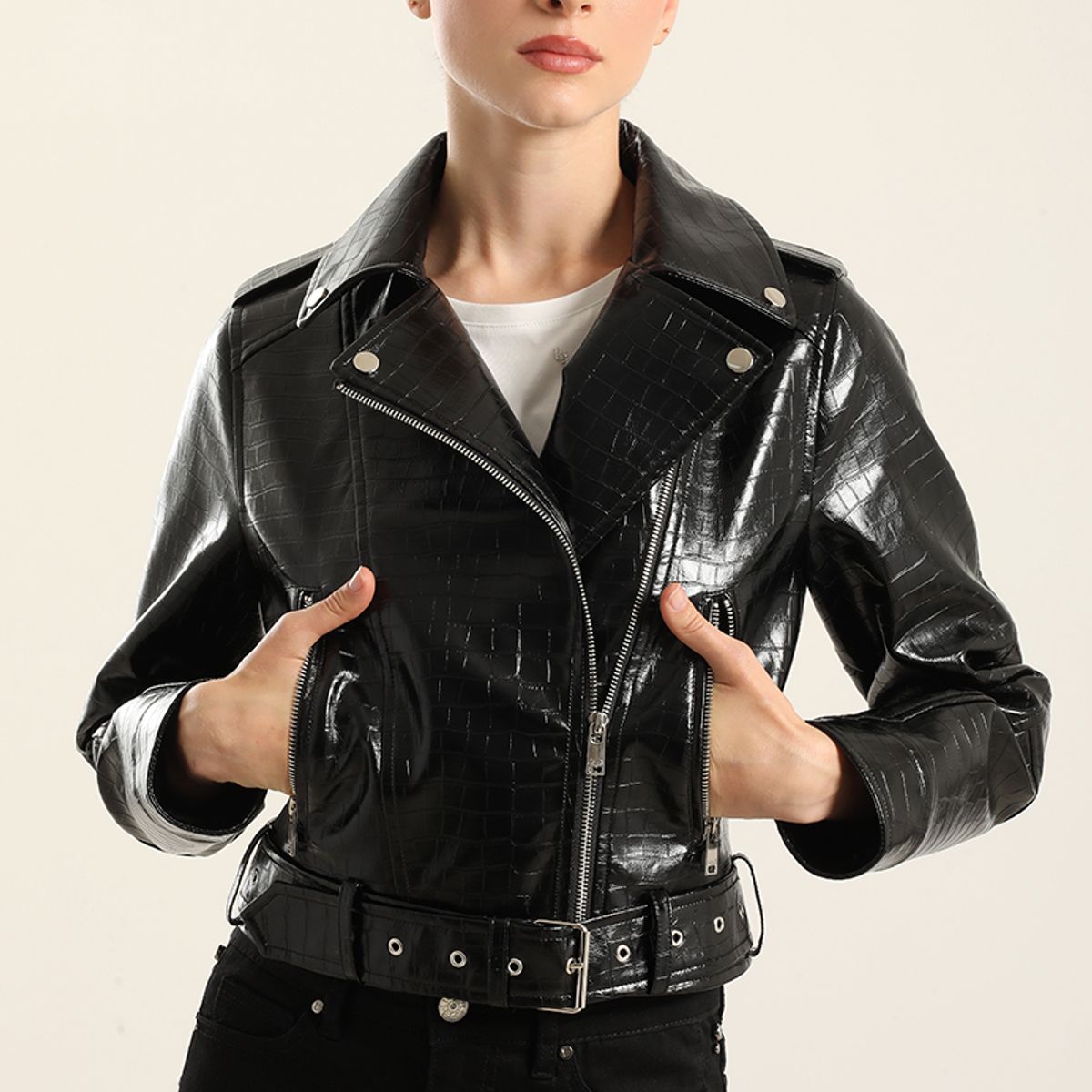 LIOLA - Chaqueta Biker, Charol Crocco, Negro Liola