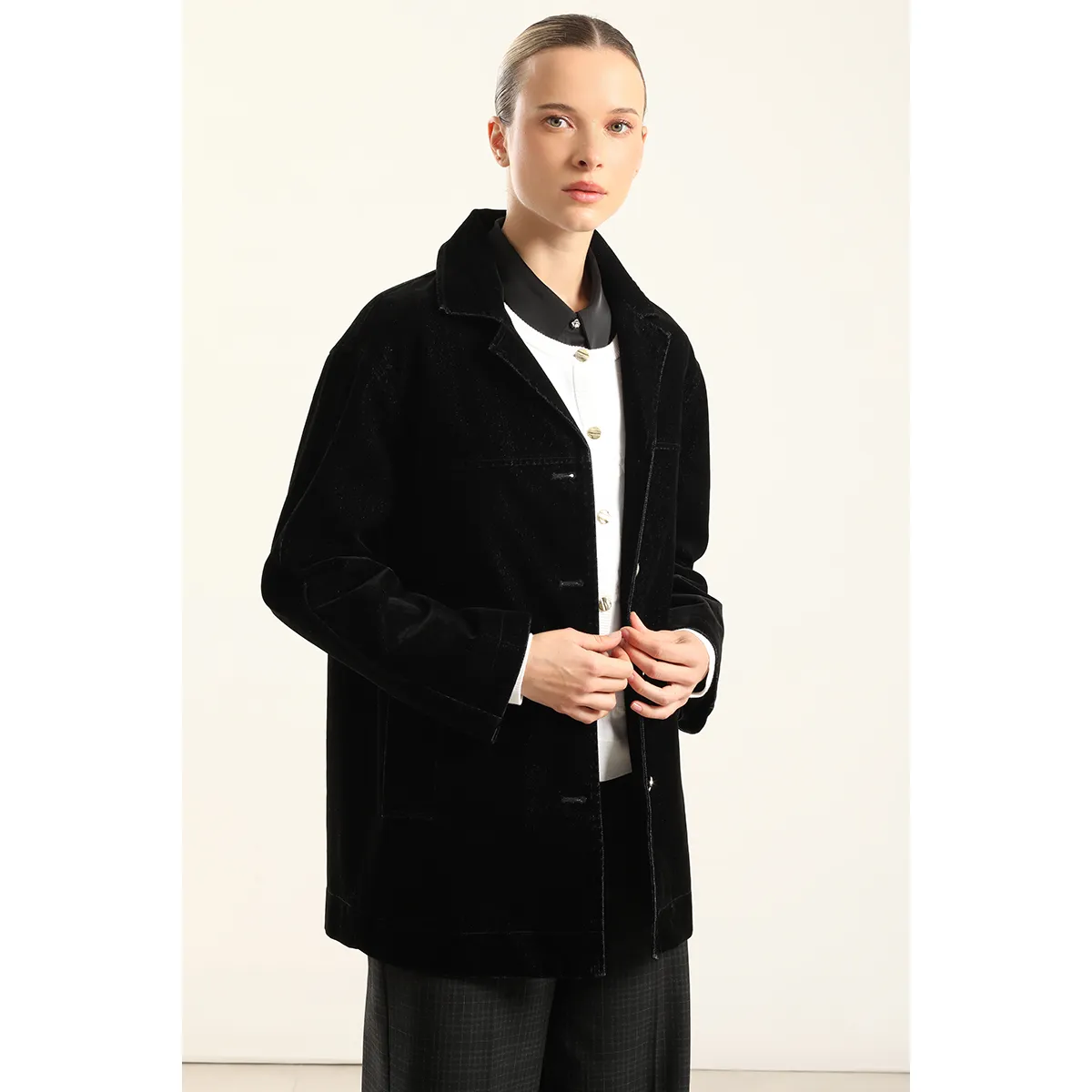 LIOLA - Chaqueton Gabardina Efecto Terciopelo, Negro Liola
