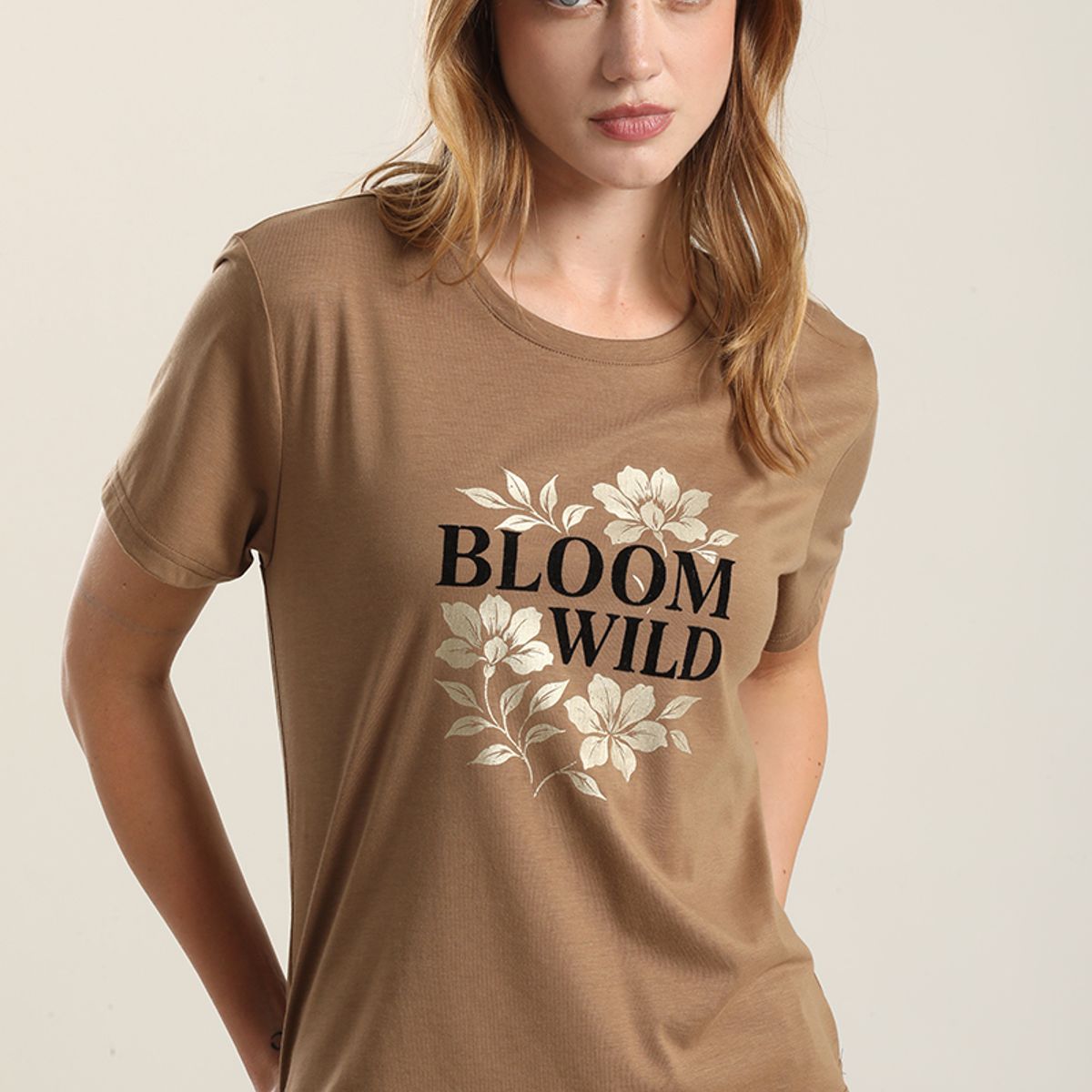 LIOLA - Polera Estampado Bloom Wild, Camel Liola