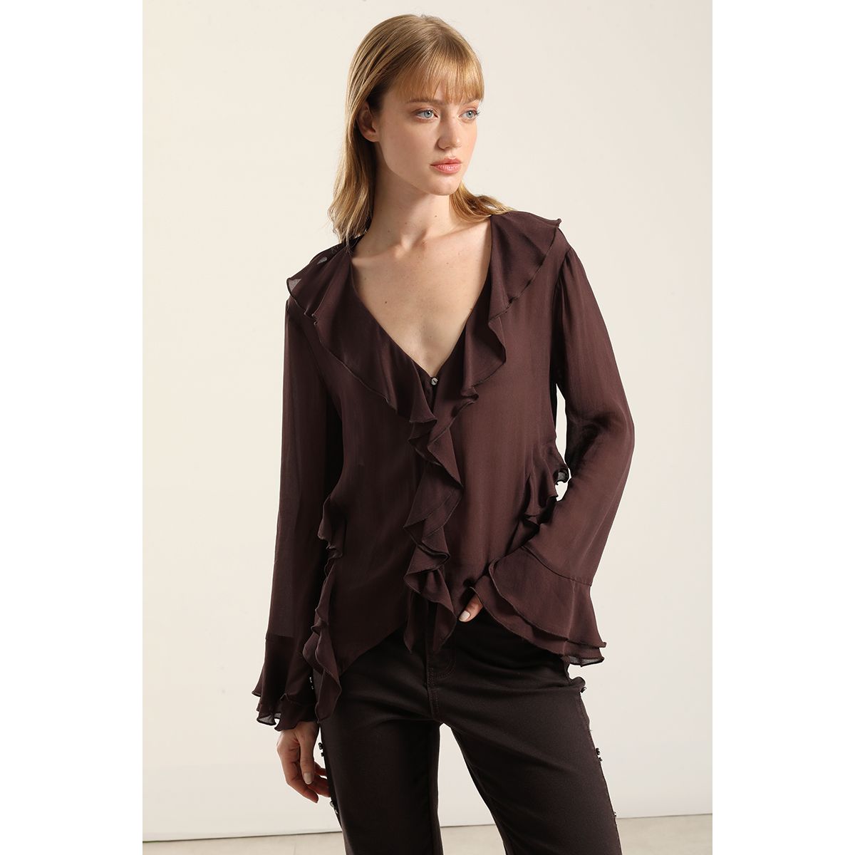 LIOLA - Blusa Volantes Semitransparente, Chocolate Liola