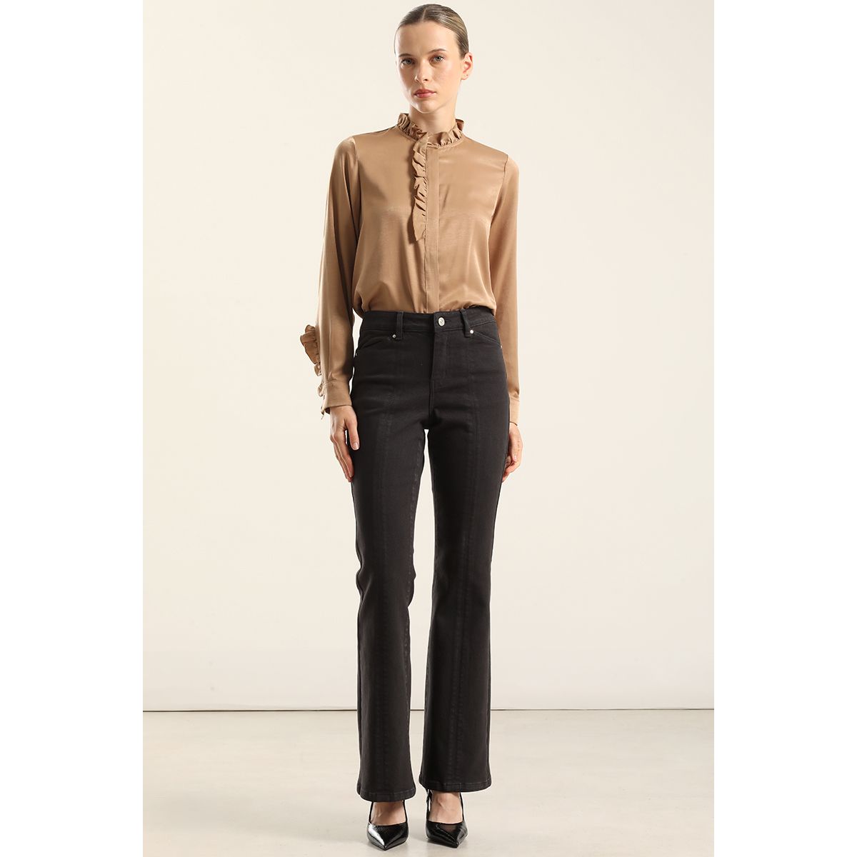 LIOLA - Jeans Color Bootcut, Negro Liola