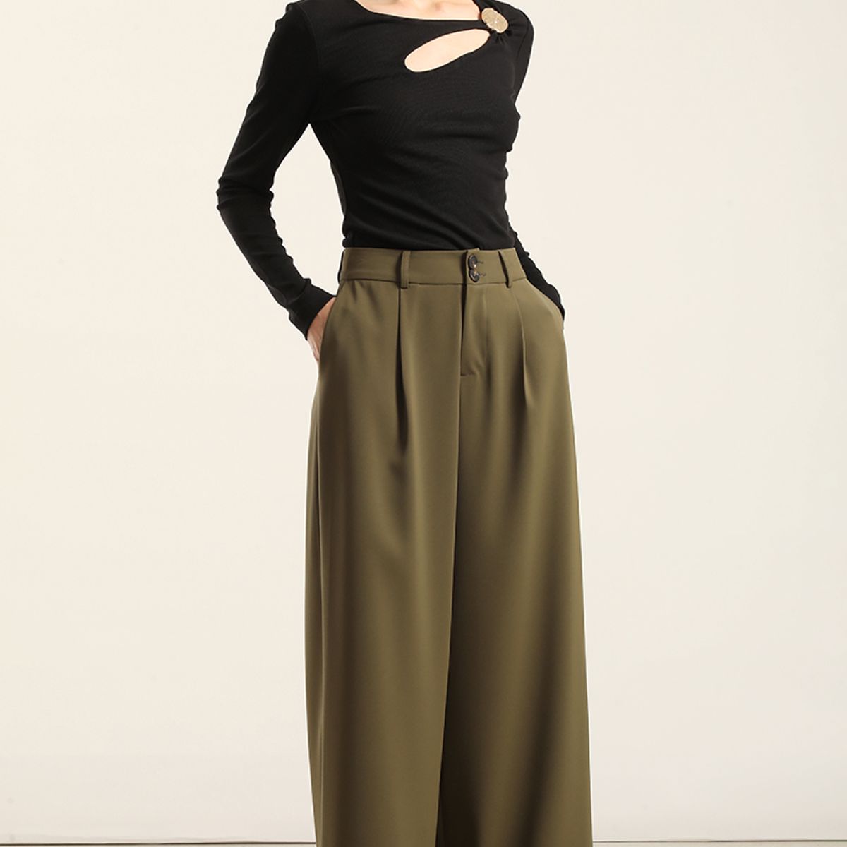 LIOLA - Top Herraje Metal, Cut Out, Negro Liola