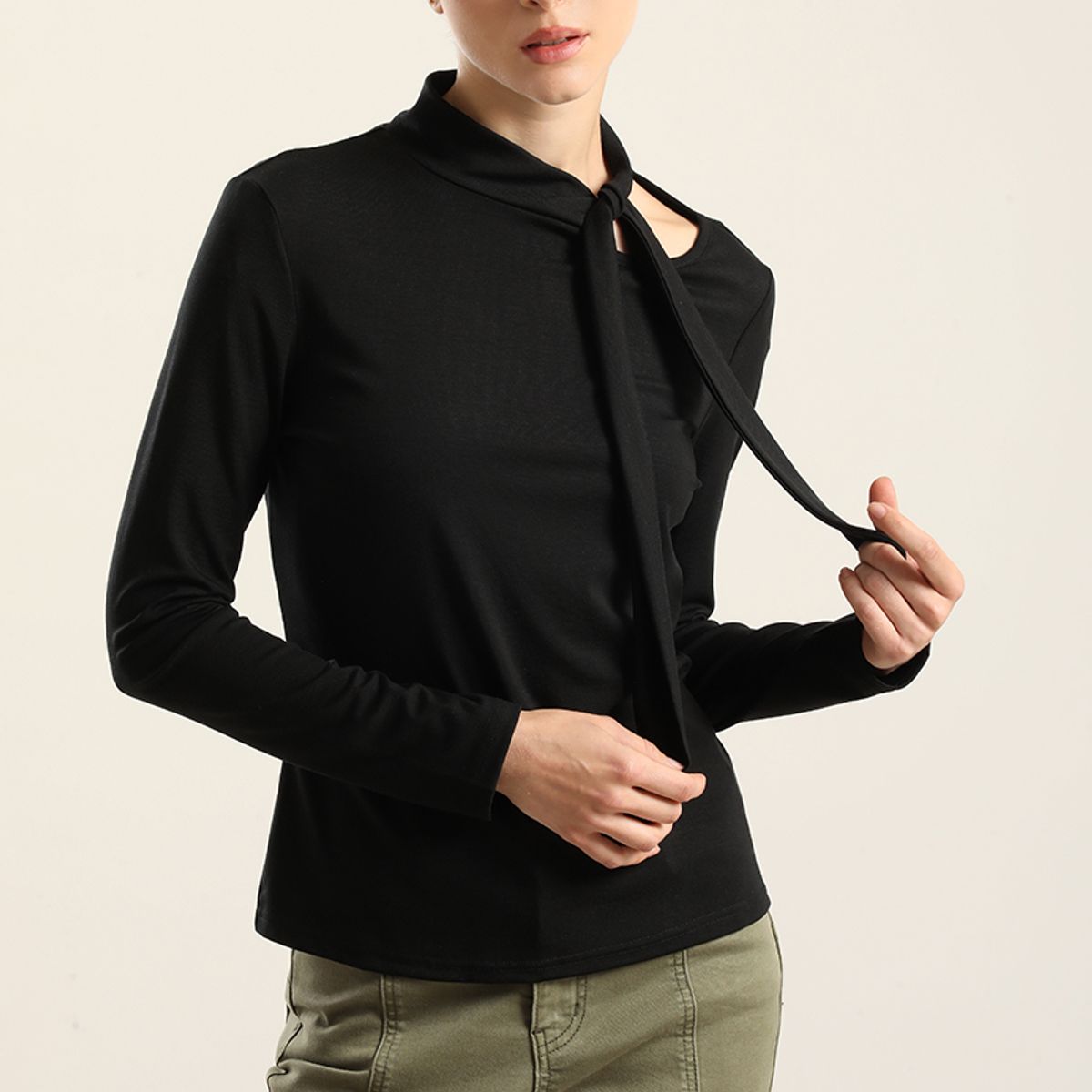 LIOLA - Top Cuello Fantasia Lazada, Negro Liola