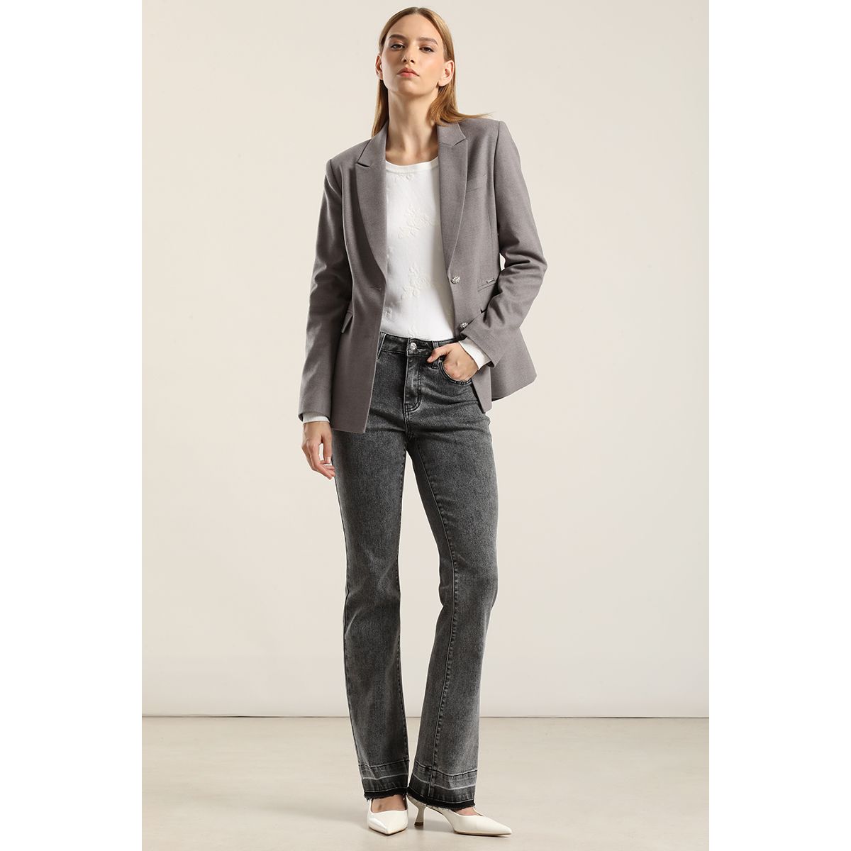LIOLA - Jeans Bootcut, Tiro Medio, Gris Liola