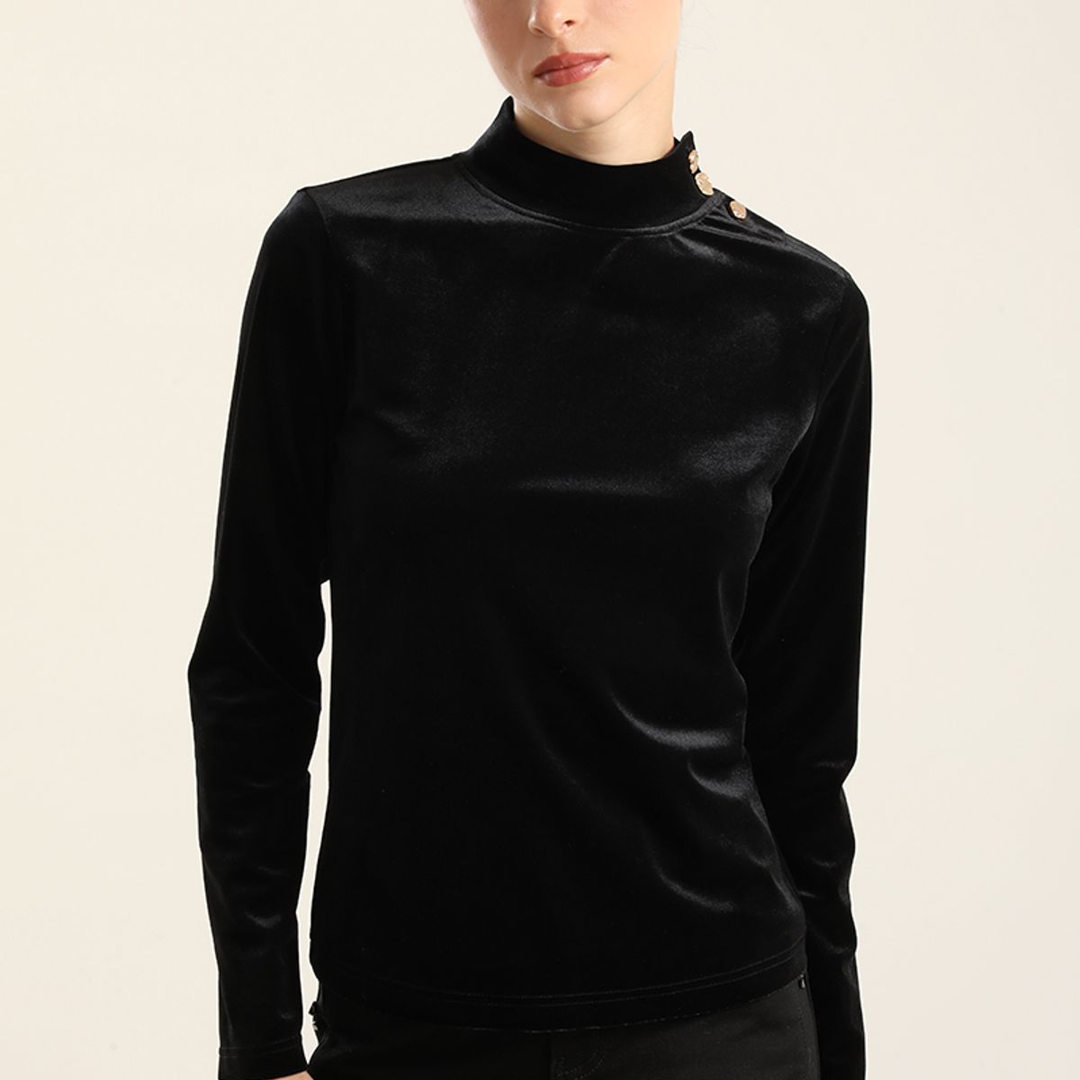LIOLA - Top Velvet, Botones Fantasia, Negro Liola