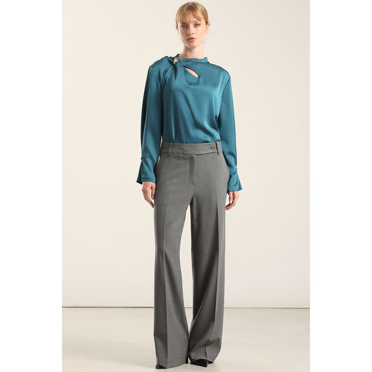 LIOLA - Pantalon Recto Fantasia Melange, Gris Liola