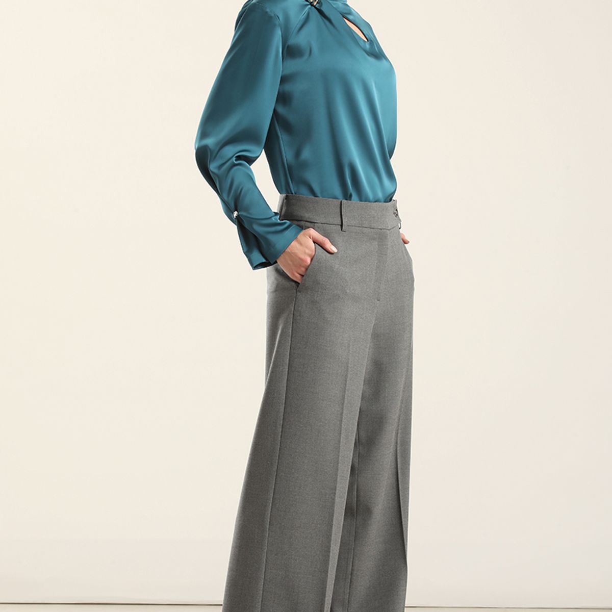 LIOLA - Pantalon Recto Fantasia Melange, Gris Liola