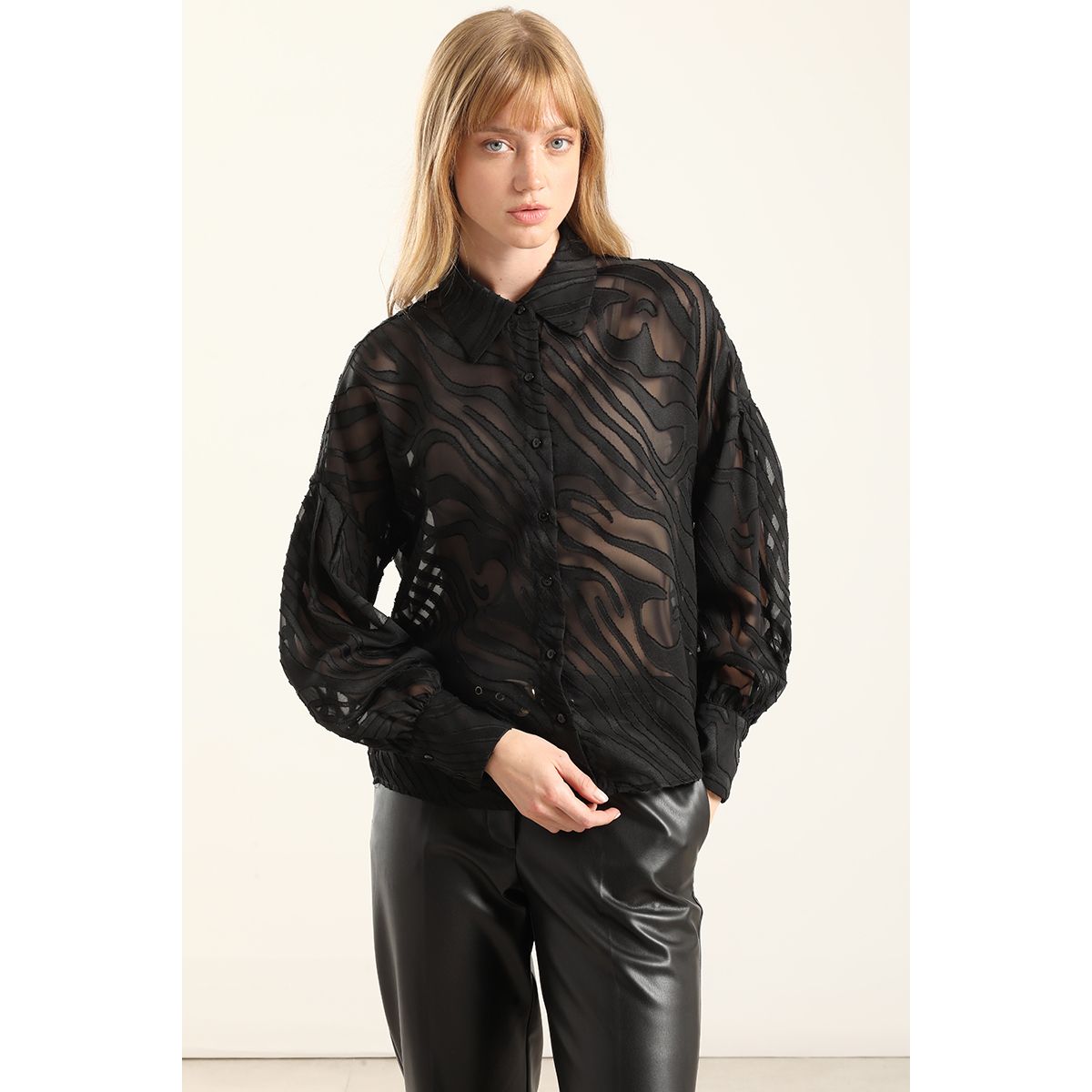 LIOLA - Blusa Fantasia Cebra Semitransparente, Negro Liola