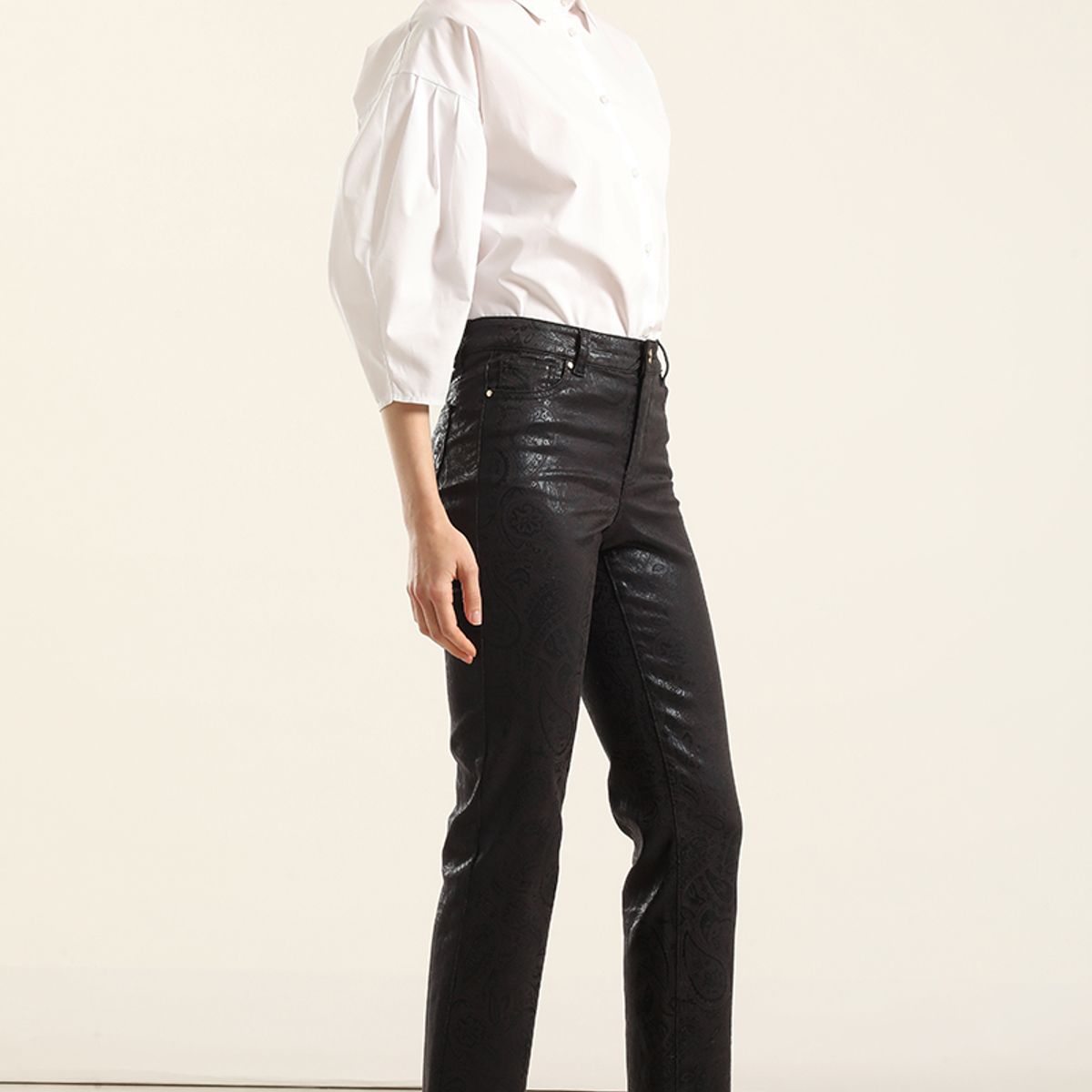 LIOLA - Pantalon Pitillo Folia Paisley, Negro Liola