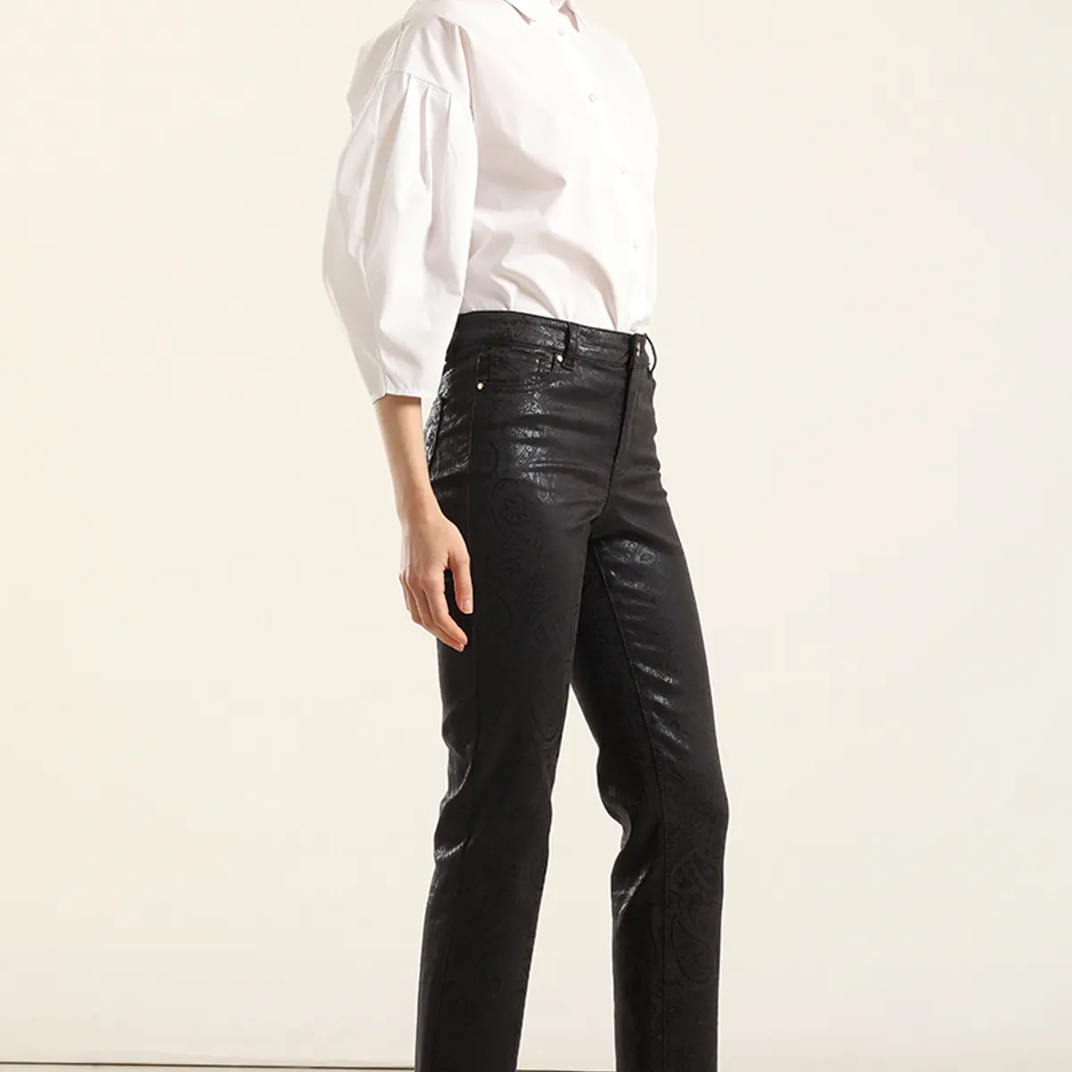 LIOLA - Pantalon Pitillo Folia Paisley, Negro Liola