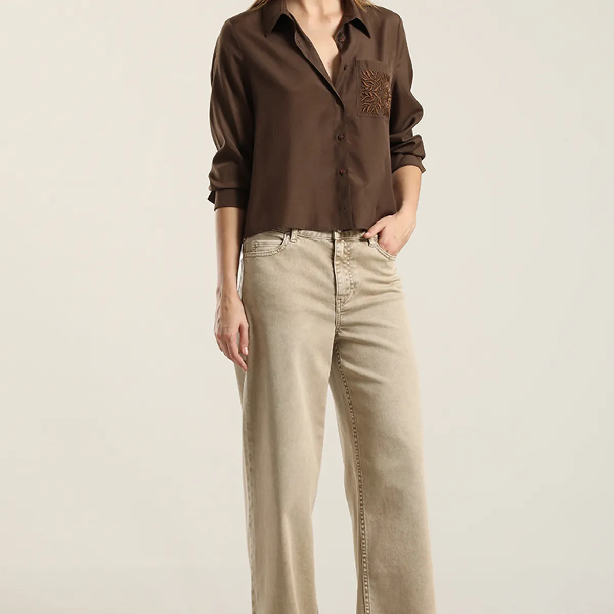 LIOLA - Jeans Color Straight, Procesado, Beige Liola