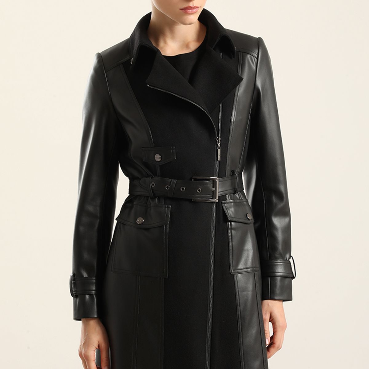 LIOLA - Abrigo Biker Muflon Negro Liola