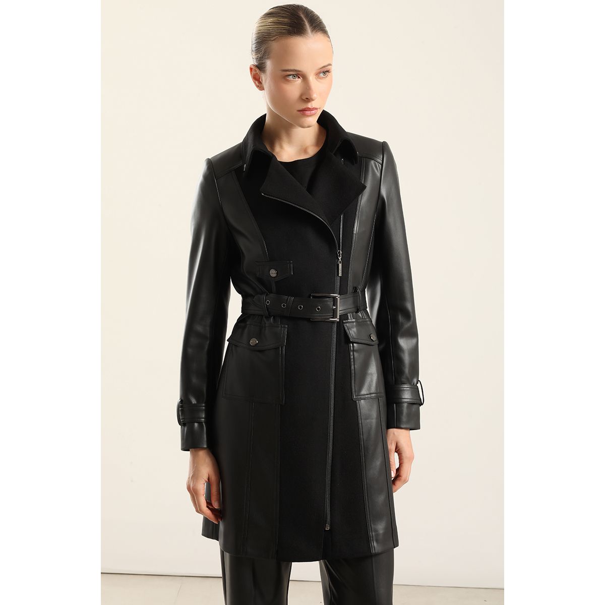 LIOLA - Abrigo Biker Muflon Negro Liola