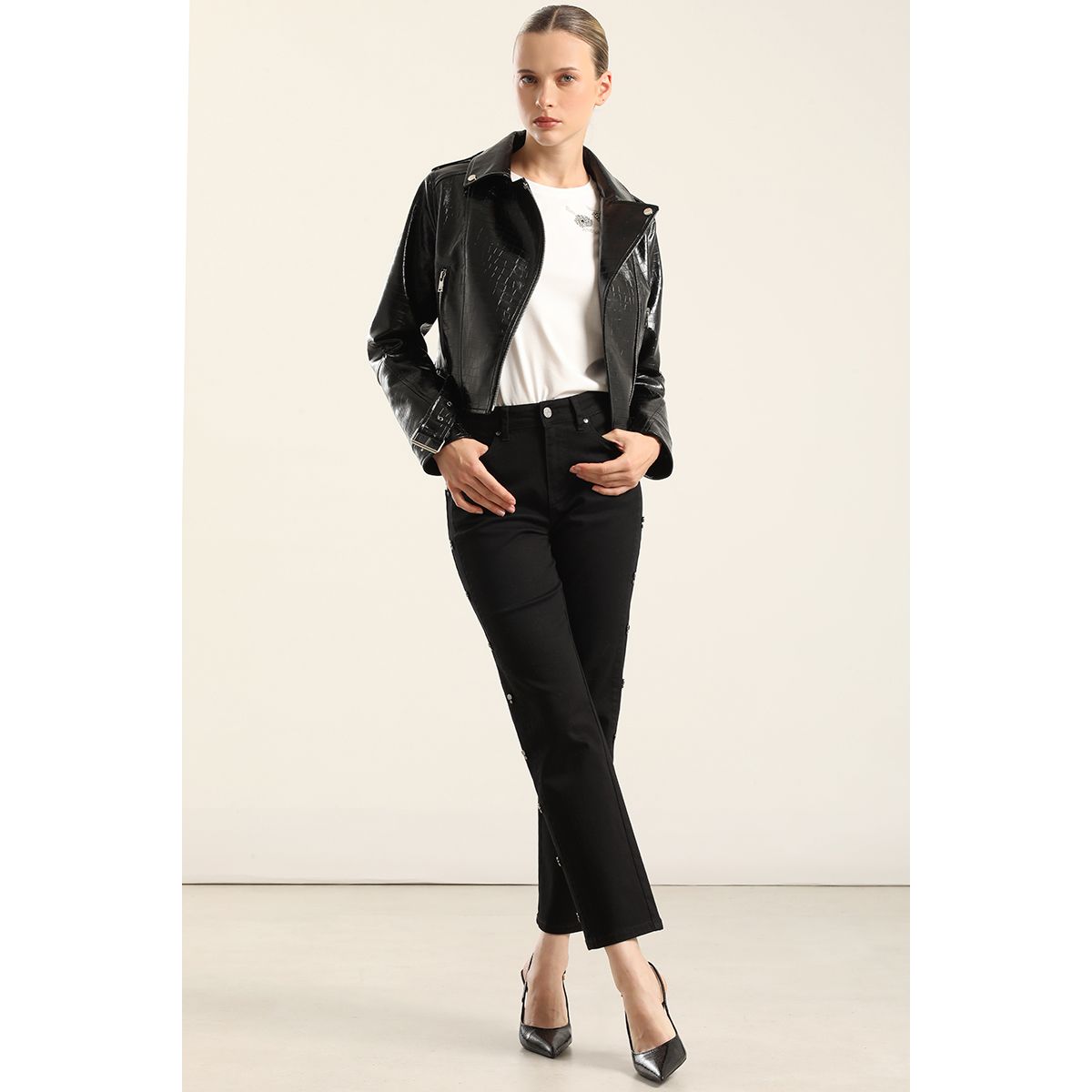 LIOLA - Jeans Color Slim Tachas, Negro Liola