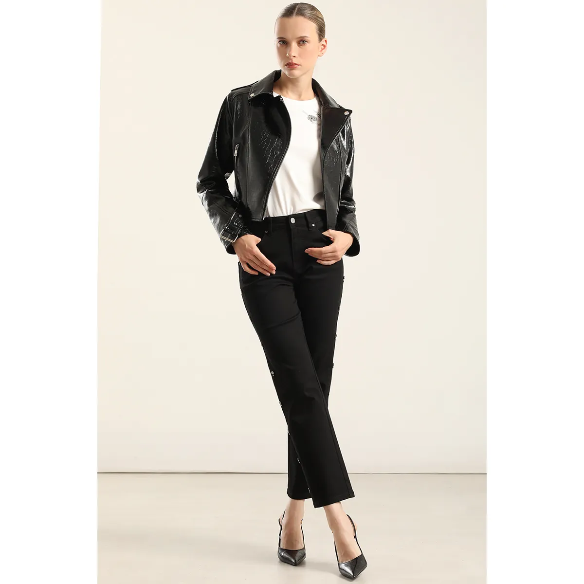 LIOLA - Jeans Color Slim Tachas, Negro Liola