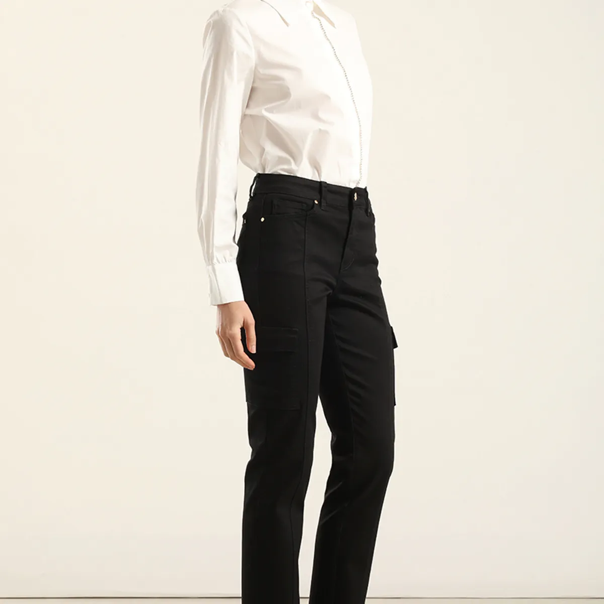 LIOLA - Jeans Color Skinny Cargo, Negro Liola