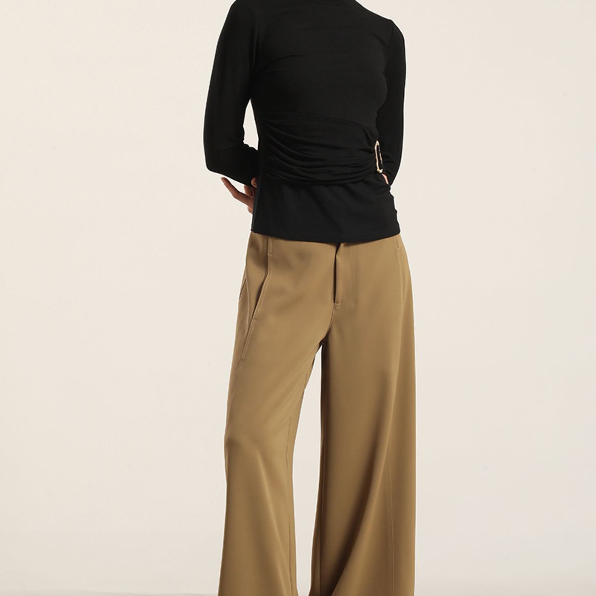 LIOLA - Top Herraje Metal, Con Drapeado, Negro Liola