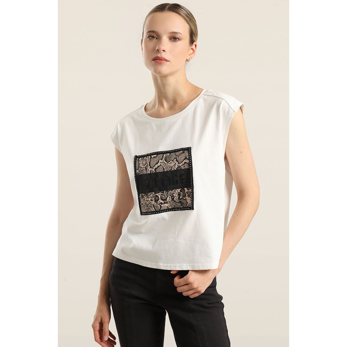 LIOLA - Polera Algodon Aplicacion Savage, Crudo Liola