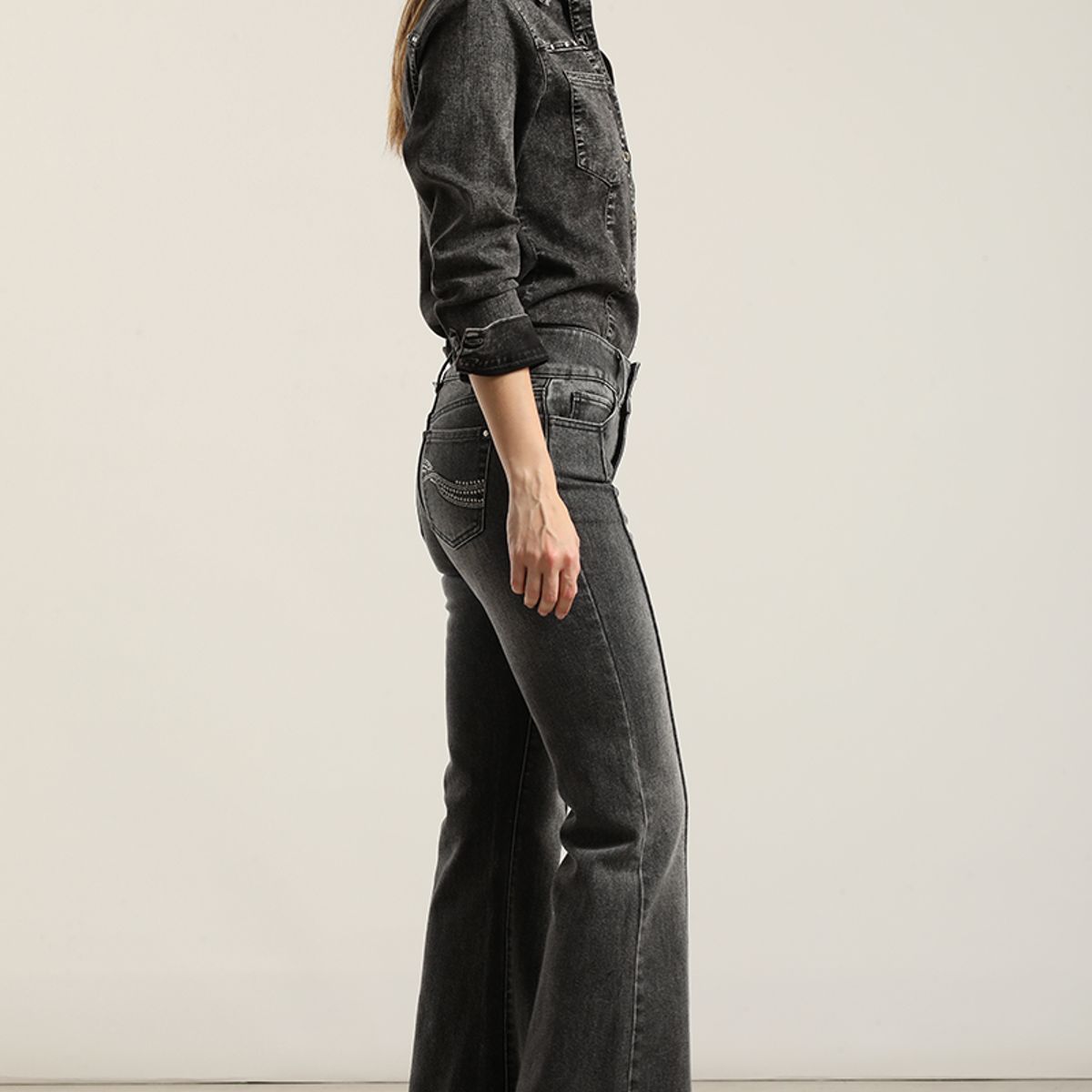 LIOLA - Jeans Flare, Tiro Medio, Gris Liola