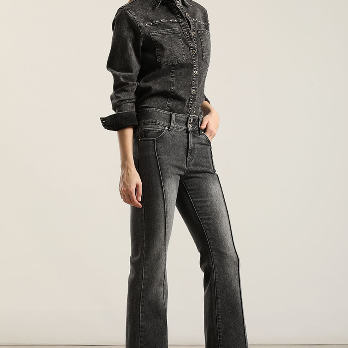 LIOLA - Jeans Flare, Tiro Medio, Gris Liola