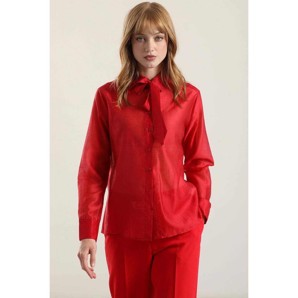 LIOLA - Blusa Semitrasparente Con Lazo, Rojo Liola