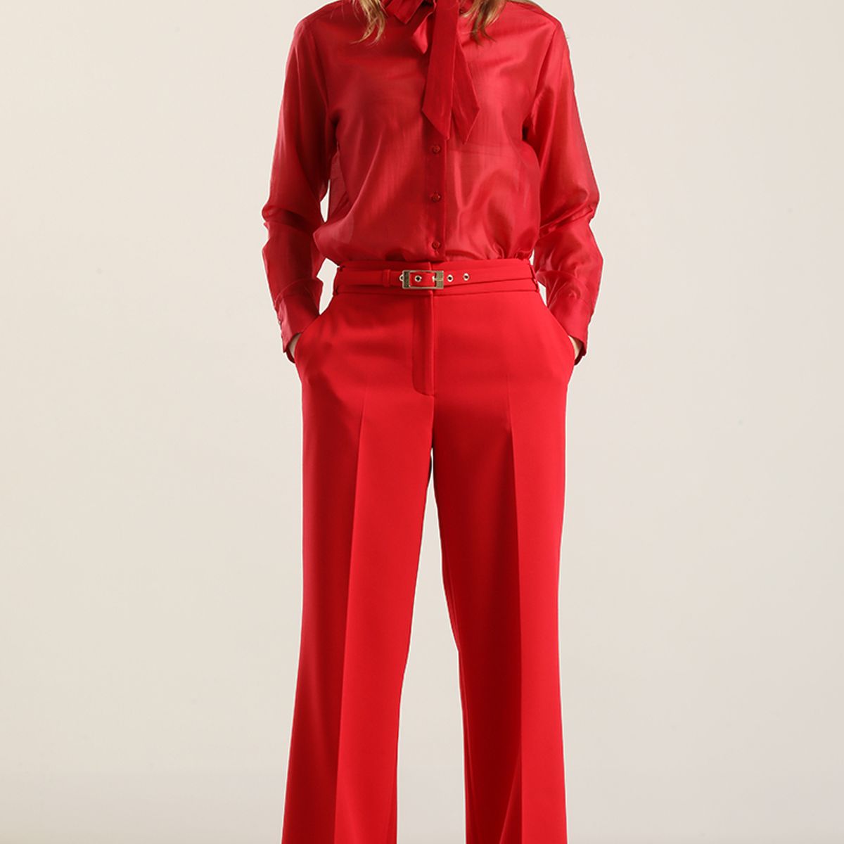 LIOLA - Blusa Semitrasparente Con Lazo, Rojo Liola