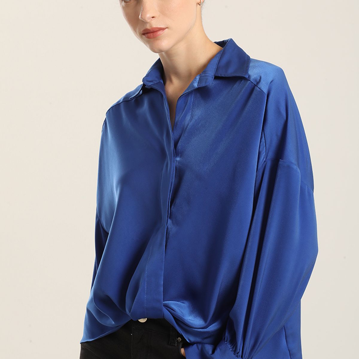 LIOLA - Blusa Satin Nudo, Azulino Liola