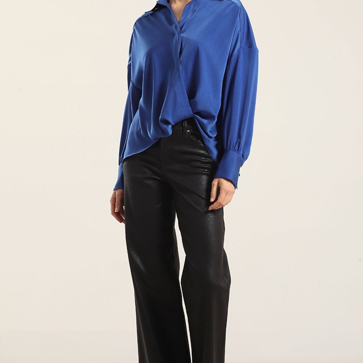 LIOLA - Blusa Satin Nudo, Azulino Liola