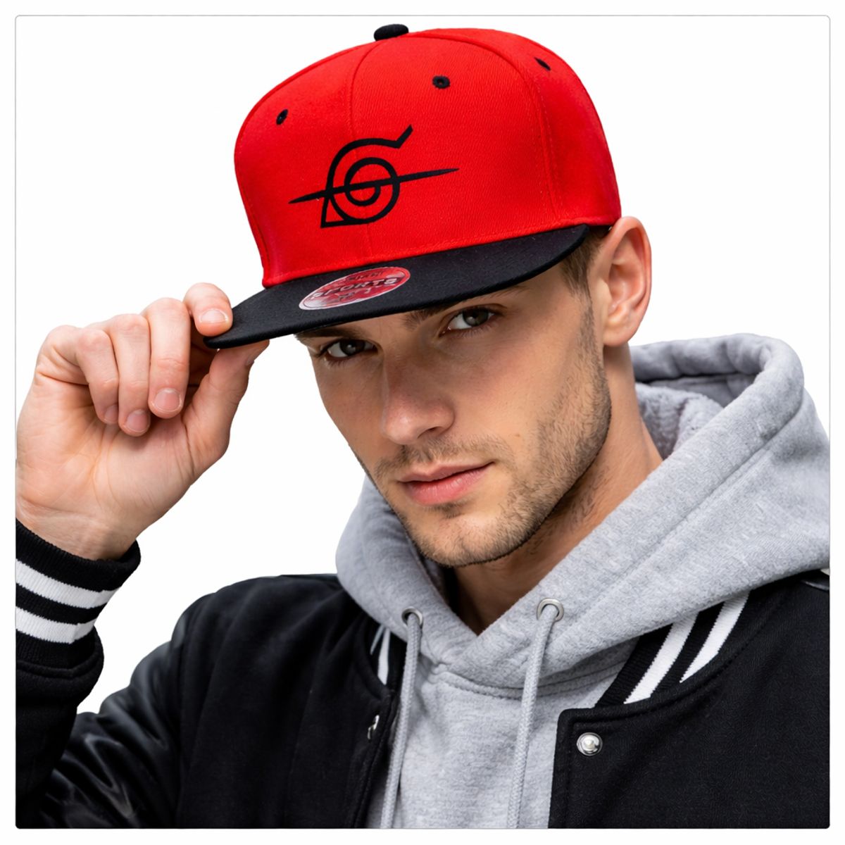 LA CASA DE LOS AROMAS - Gorra Snapback Roja Visera Negra Clan Uchiha