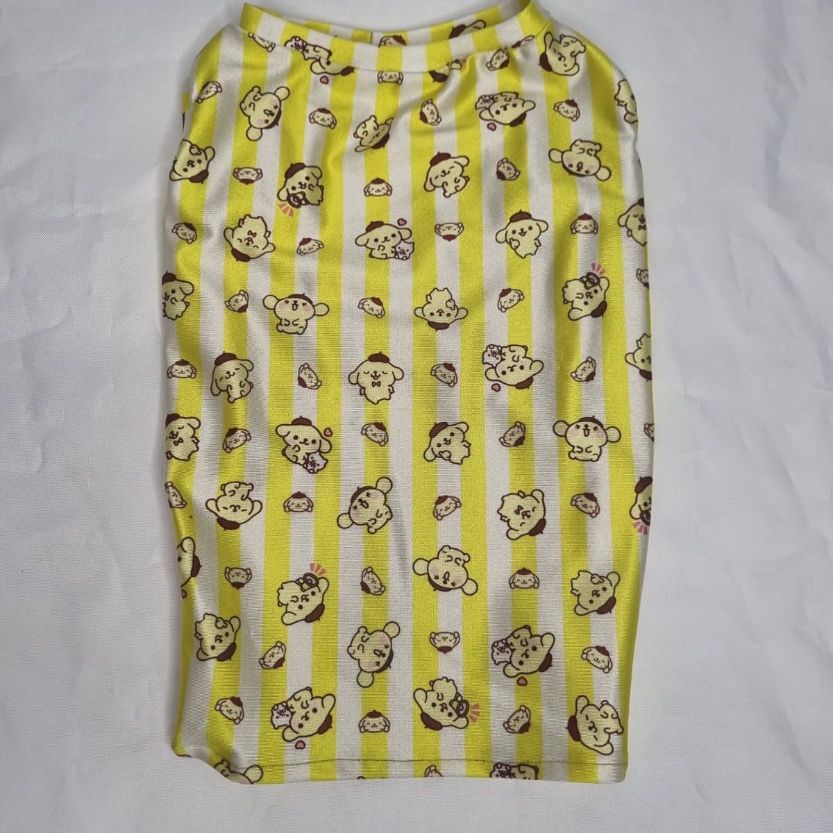 EL MUNDO DE EMMA - Polera mascota animada líneas amarillas talla L