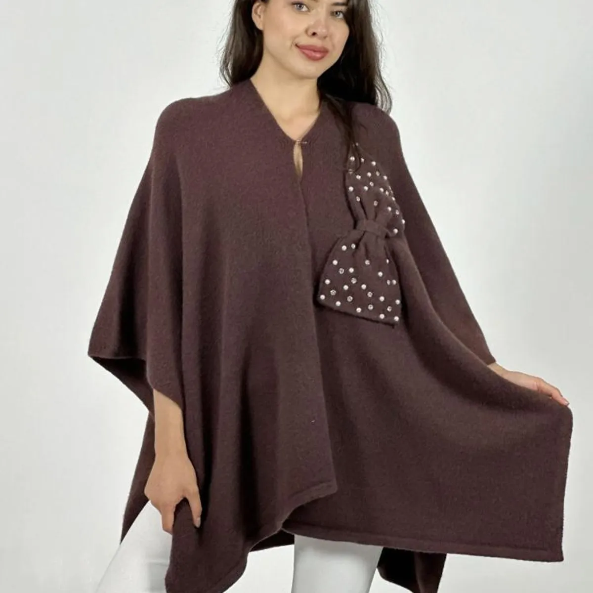 ENIGMATICA BOUTIQUE - Poncho Abotonado Moño con Perlas
