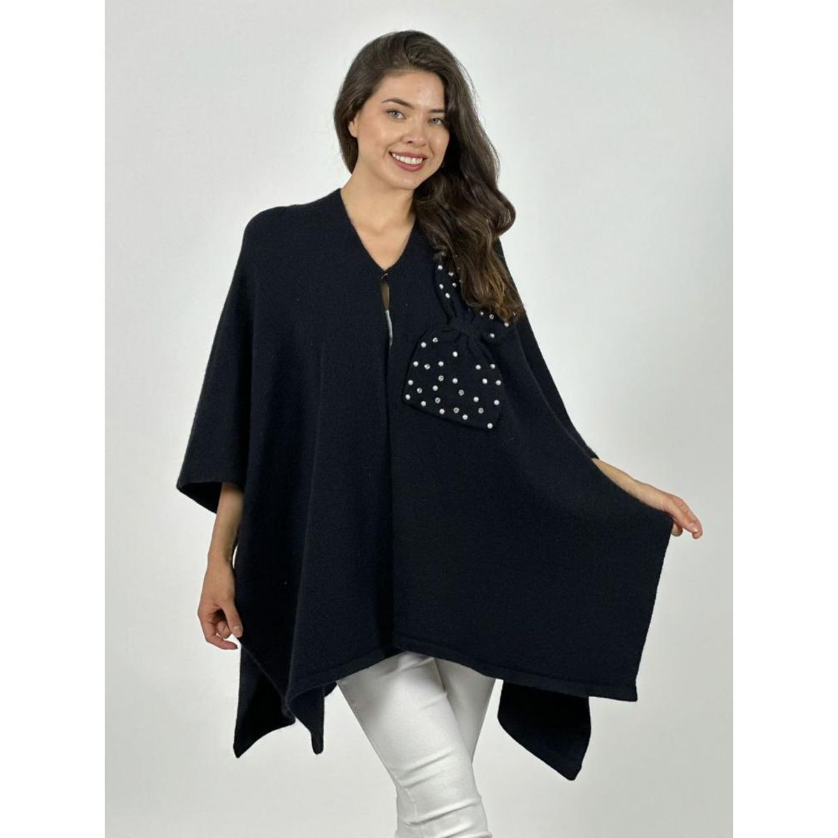 ENIGMATICA BOUTIQUE - Poncho Abotonado Moño con Perlas