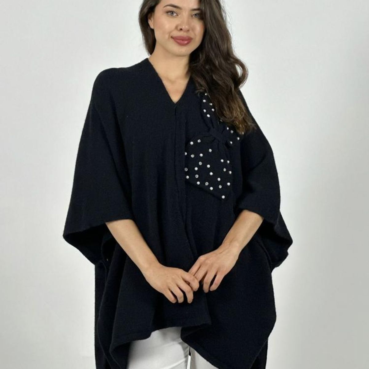 ENIGMATICA BOUTIQUE - Poncho Abotonado Moño con Perlas
