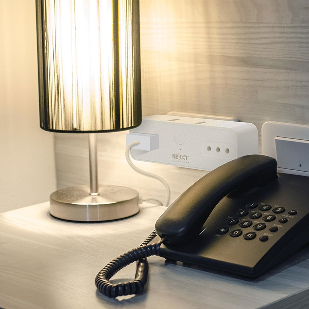 NEXXT SOLUTIONS - Enchufe inteligente con 2 tomas y 2 USB