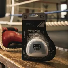 VENUM - Protector Bucal Predator Nextfit Gel Boxeo MMA + Estuche NEGRO