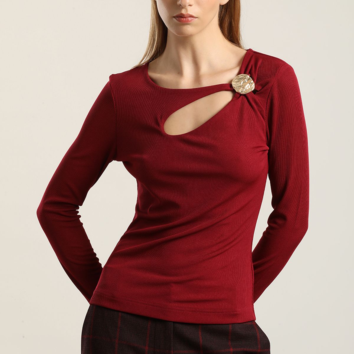 LIOLA - Top Herraje Metal, Cut Out, Burdeo Liola