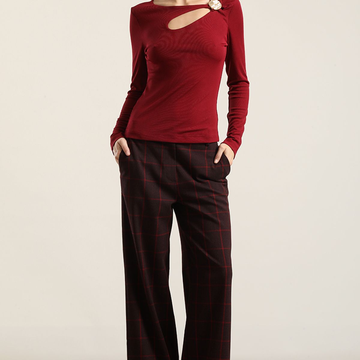 LIOLA - Top Herraje Metal, Cut Out, Burdeo Liola