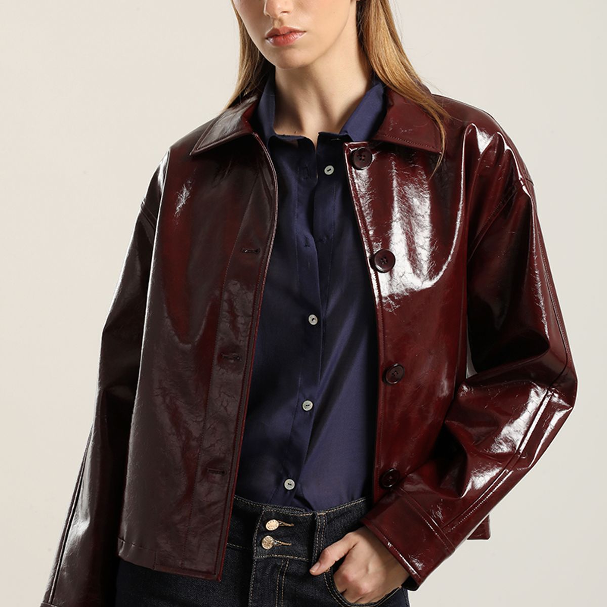 LIOLA - Chaqueta Efecto Charol,Burdeo Liola