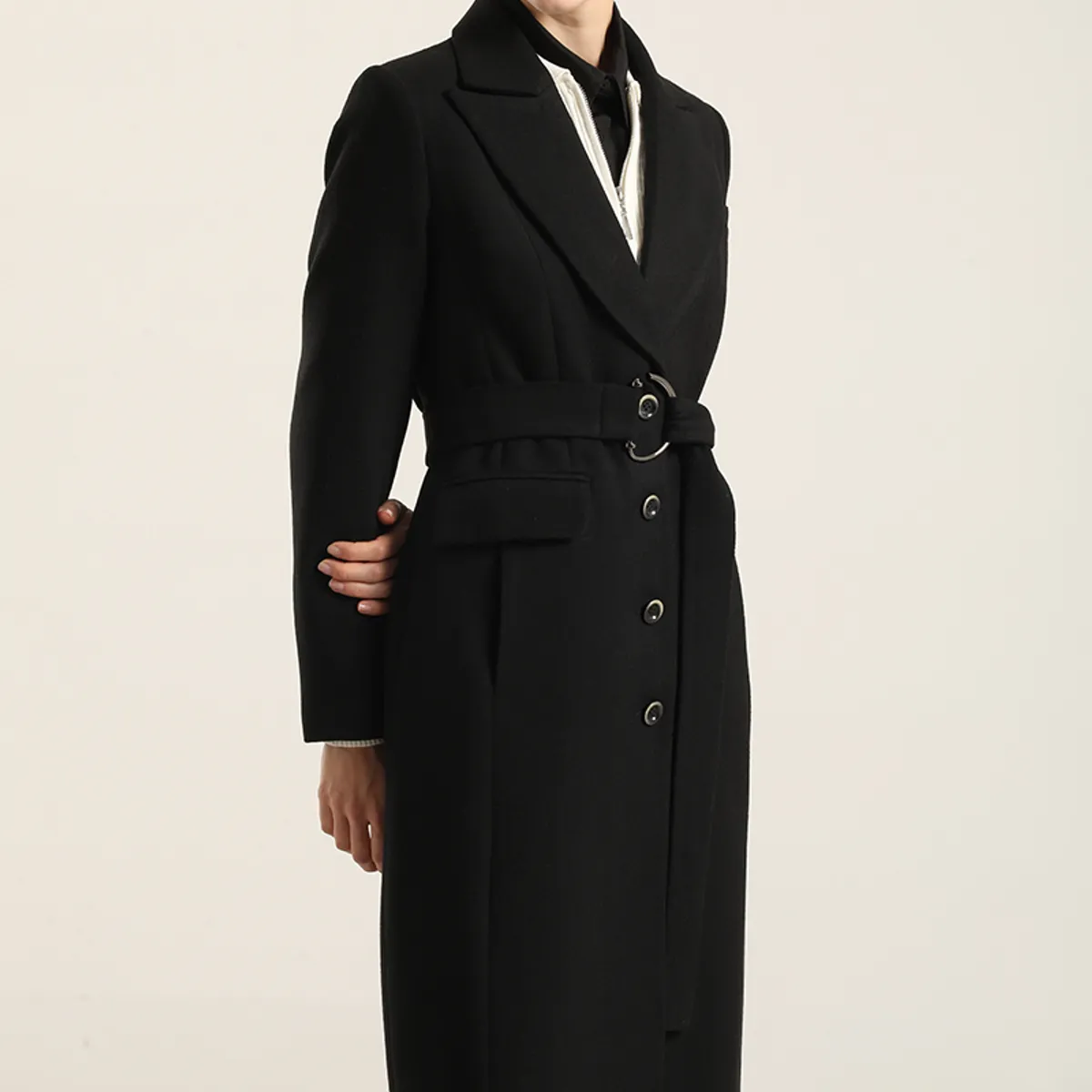 LIOLA - Abrigo Largo Lazada, Muflon Negro Liola