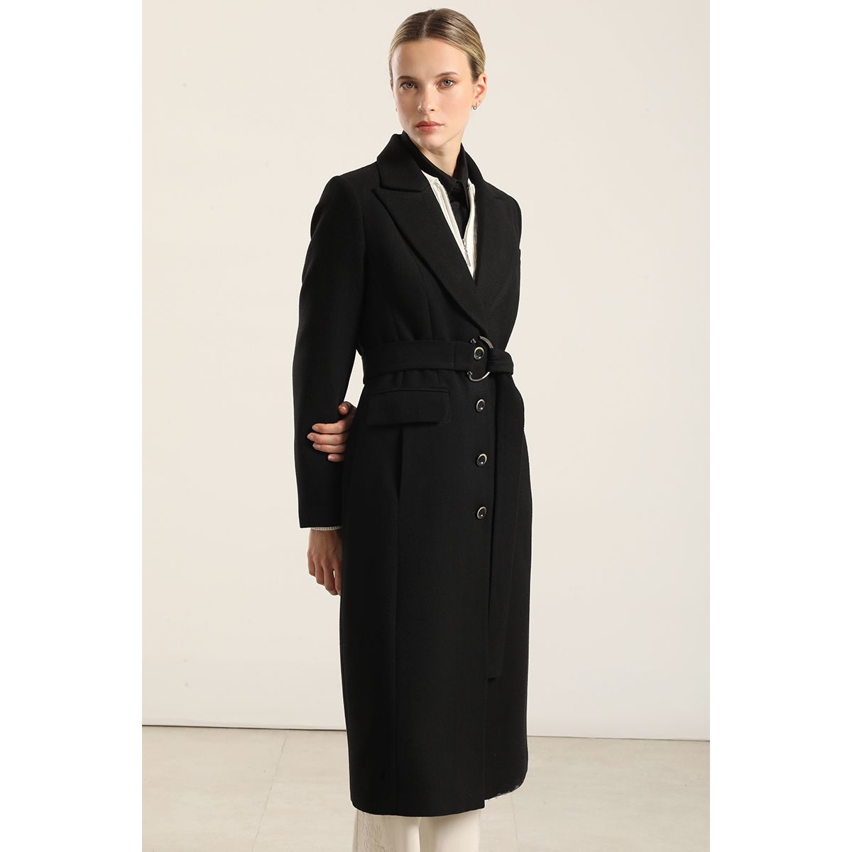 LIOLA - Abrigo Largo Lazada, Muflon Negro Liola