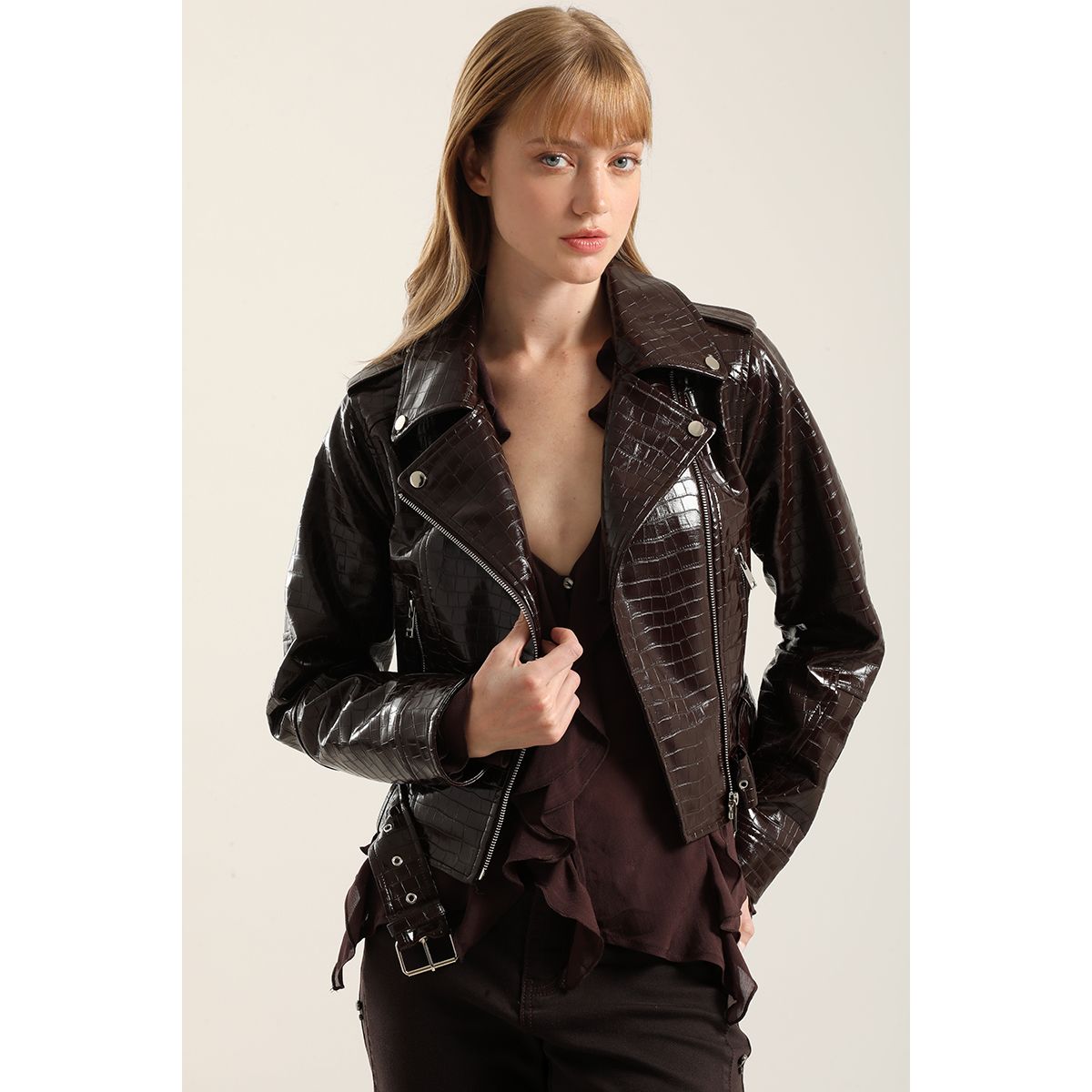 LIOLA - Chaqueta Biker, Charol Crocco, Burdeo Liola