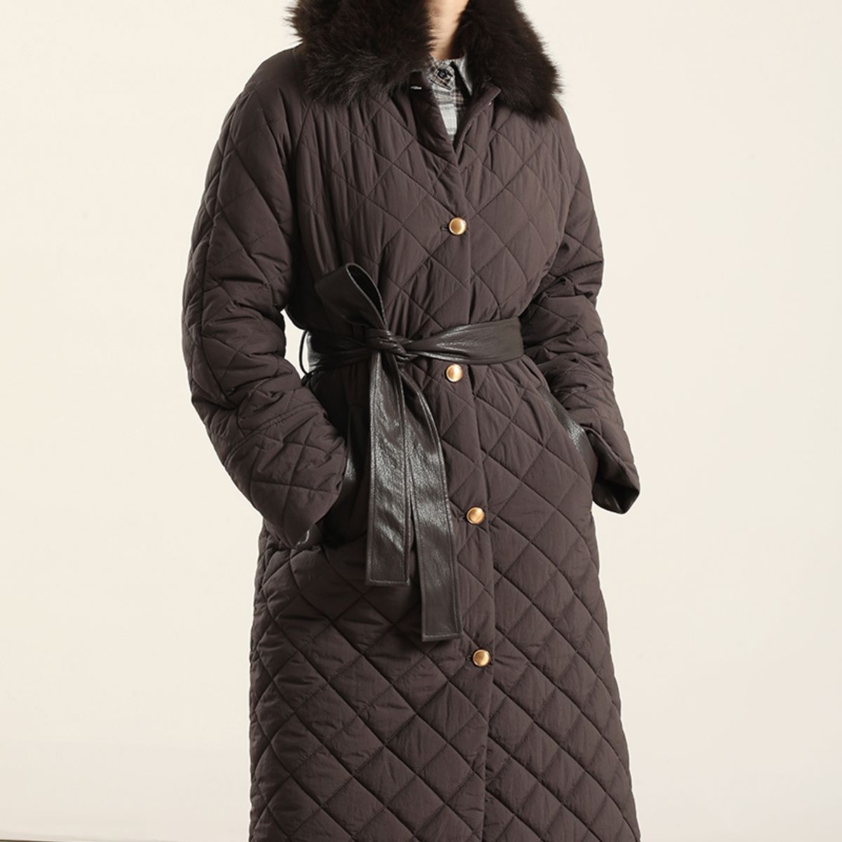 LIOLA - Parka Larga, Matelasse Rombo, Chocolate Liola